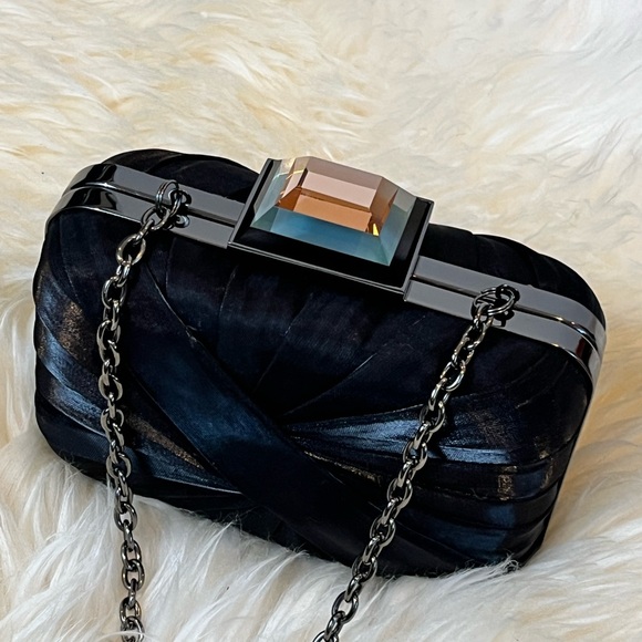 Miniaudiere Evening Bag with Jeweled Clasp at the Top - Picture 3 of 6